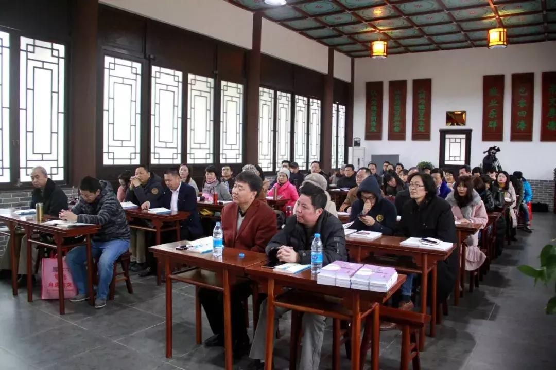 榮格科技集團最新通知，小巷中的隱藏寶藏開啟獨特探索之旅