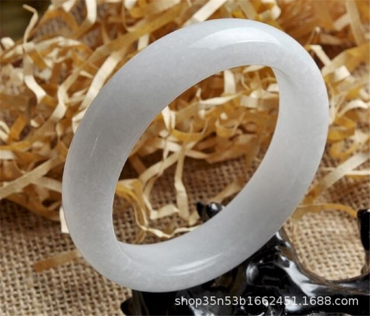 碳酸鹽質(zhì)玉手鐲，科技與傳統(tǒng)工藝融合之美妙價格探究
