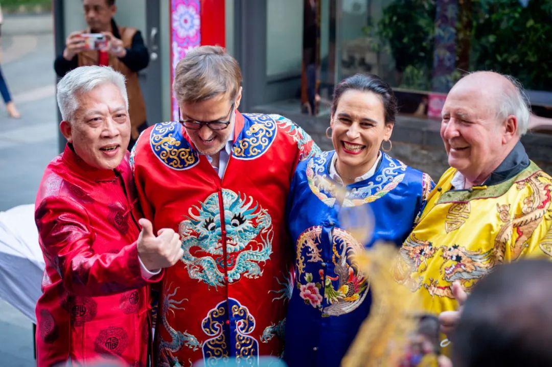 外交使節(jié)酒，科技與傳統(tǒng)工藝的完美融合，時代風(fēng)尚之選的價格揭秘