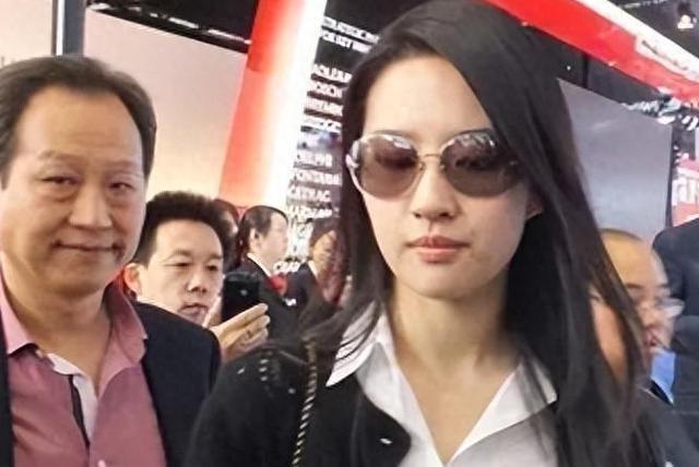 明星面對緋聞，變化、自信與成長的旋律之旅