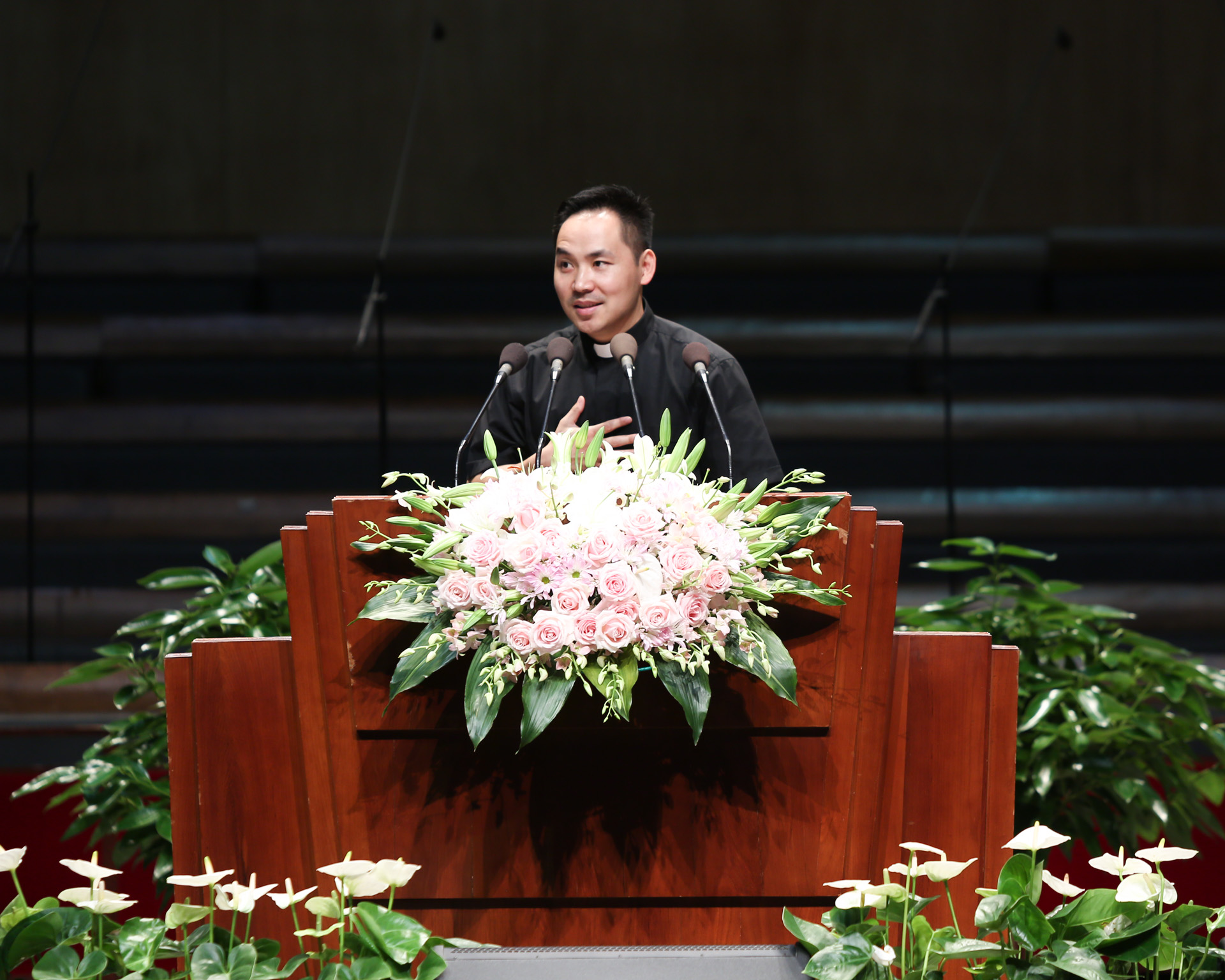 小兵牧師演講全新內容揭秘，小巷中的探索之旅