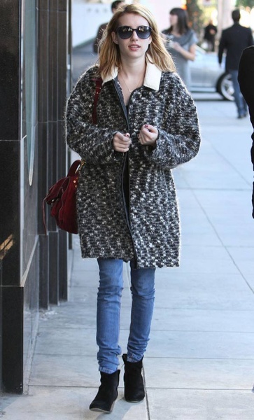 科技與時尚交匯,明星大衣街拍圖片展現時尚風采