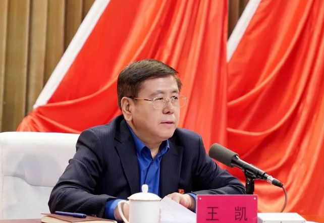 最新代省長(zhǎng)的小巷美食探險(xiǎn)之旅